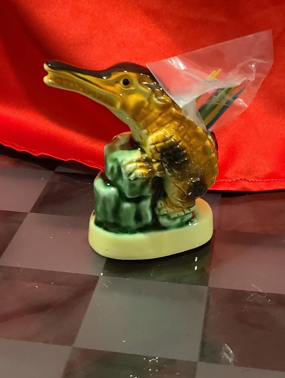 Crocodile Figurine for Reptile Toothpick Jolder